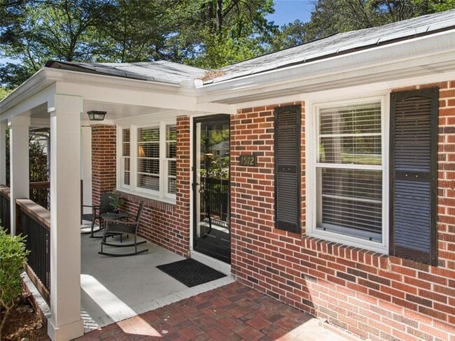 Photo - 1572 Berkeley Ln NE