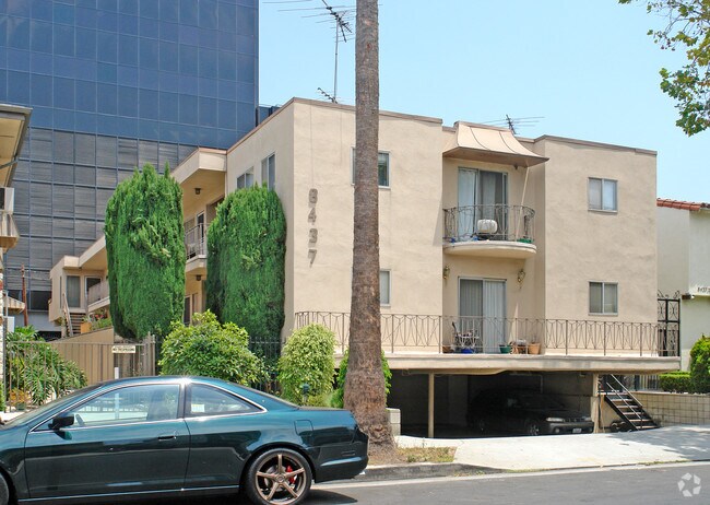 Photo - 8437 Blackburn Ave Apartments