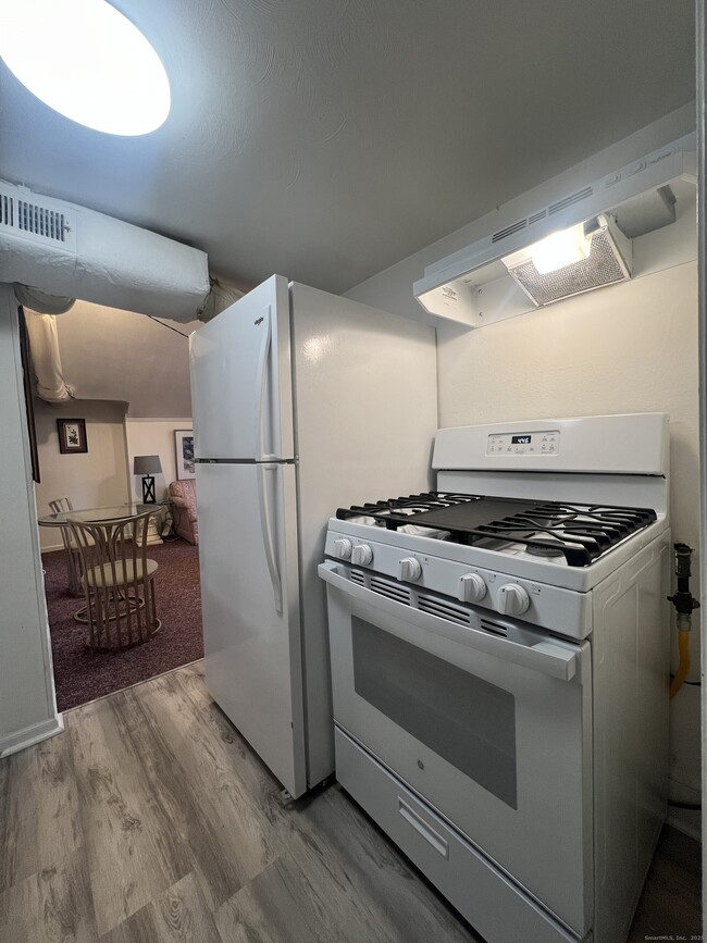 Photo - 466 Derby Ave