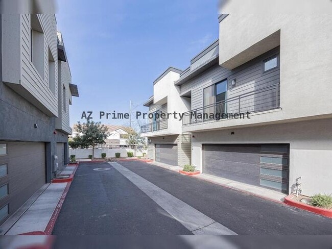 Photo - 142 E Hearne Way