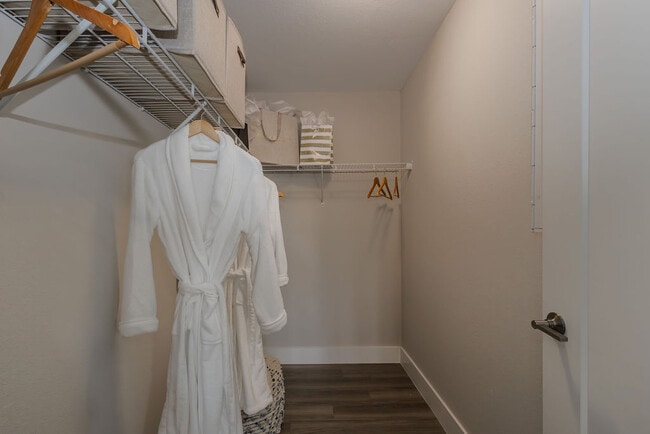 The Orchard - 2 Bedroom - Walk In Closet