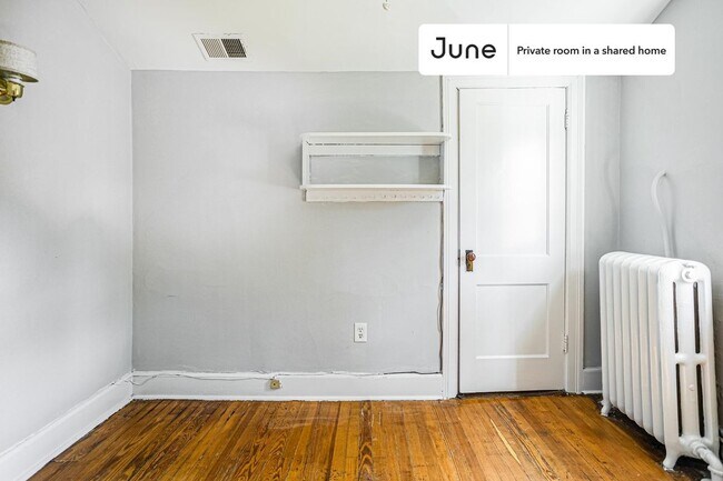 Room in Shared 6 bed/3 bath home in Brookland
