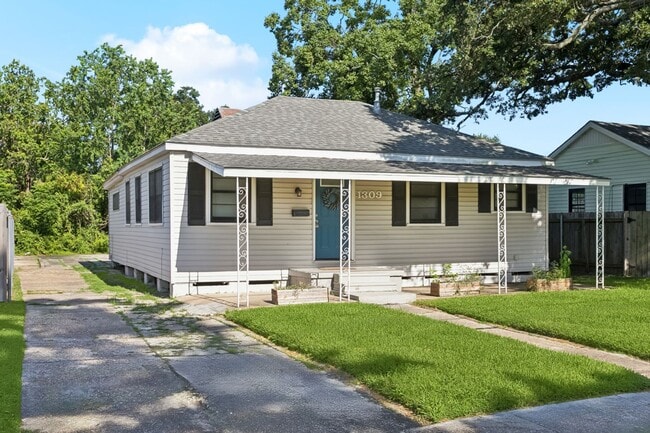 Building Photo - **Charming Family Retreat in the Heart of ... Rental