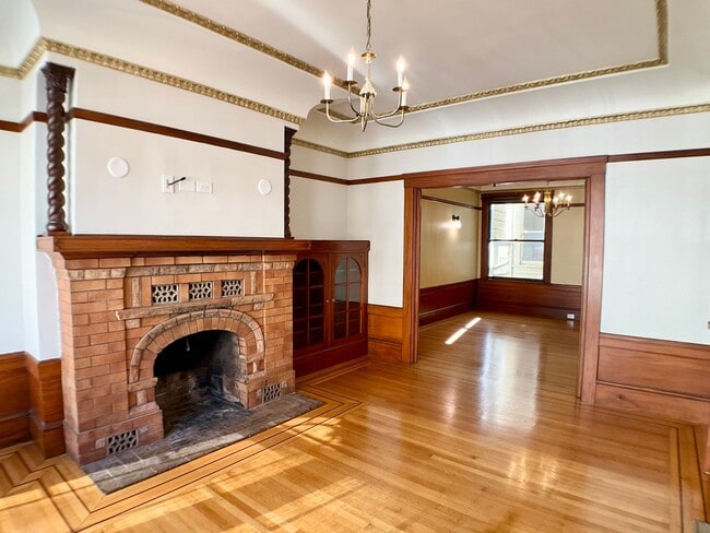 Photo - LARGE 2BR w/ Dining Room. PARKING AVAIL.! DISHWASHER! W/D IN-UNIT Unit 1219