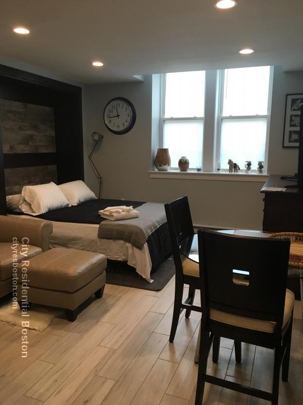 Building Photo - 4 Greenway Ct Unit 8