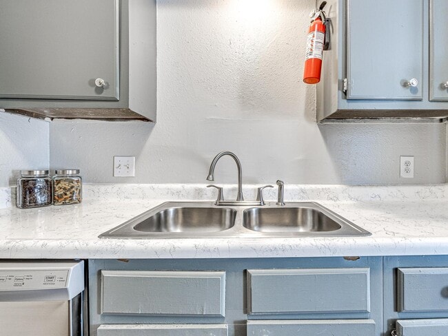 Diamond  Trail Apartments