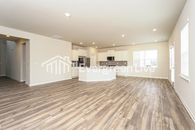 Photo - 5585 Hydrangea St