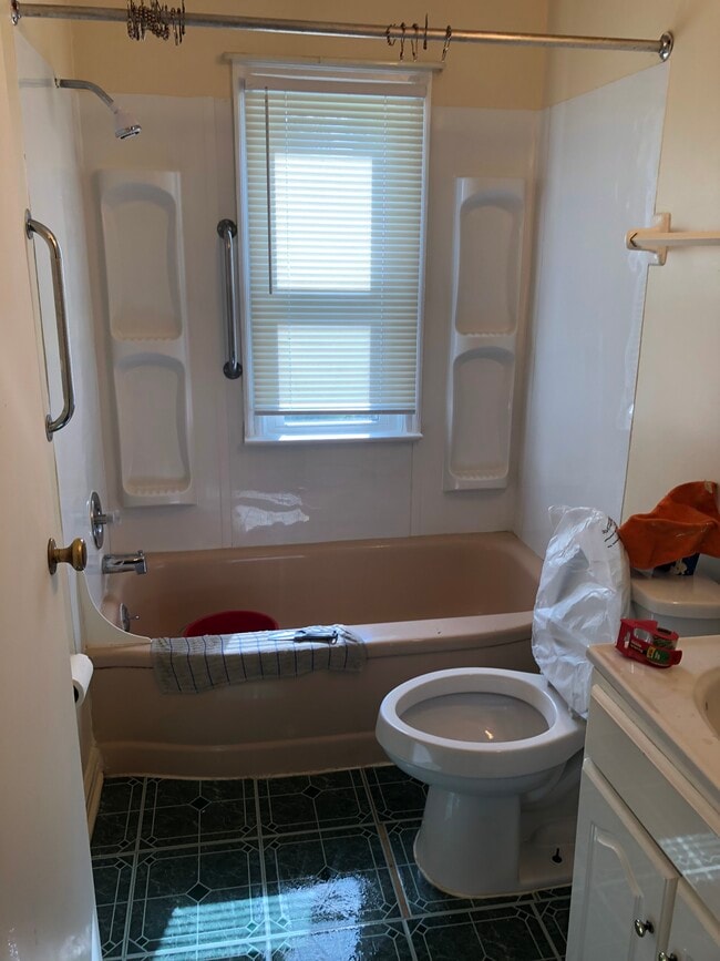 Photo - 2889 Bellwood Ave