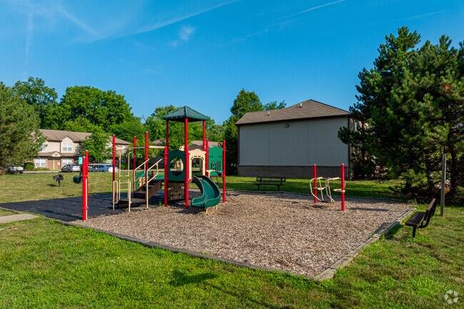 Patio de juegos - Northampton Village Apartments