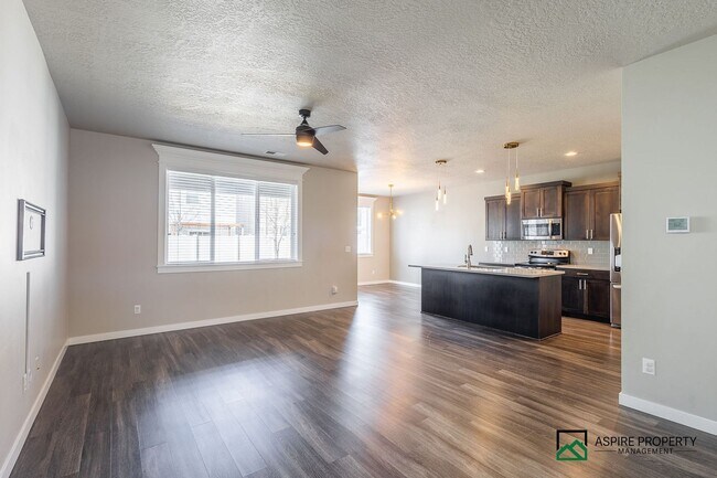 Photo - Heart of Meridian 4 Bed 3 Bath