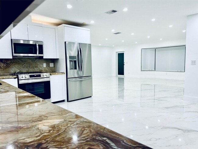 Photo - 4719 Madison St