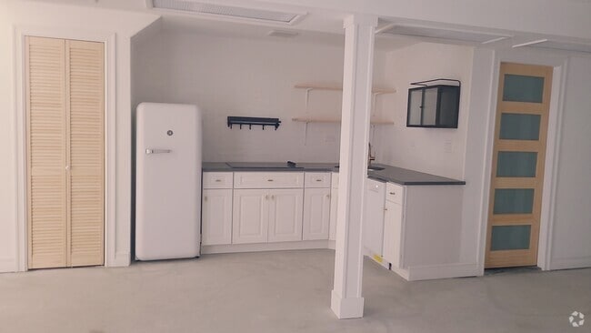 Building Photo - 6134 Linden St Unit 1B Rental