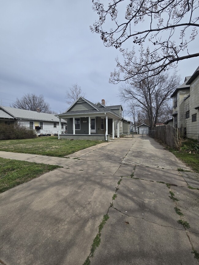 Photo - 250 Millwood N