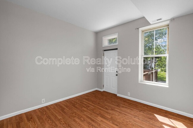 Photo - 3021 Iowa Ave Unit 2f