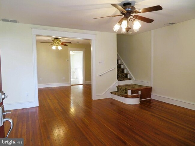Photo - 209 W 7th Ave