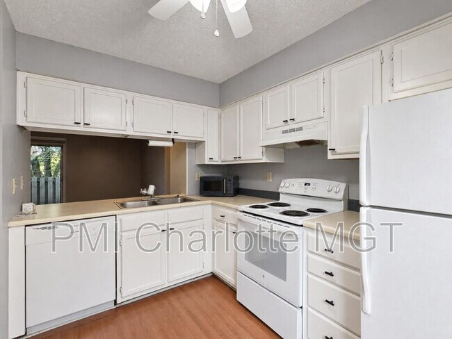 654 Lex Dr