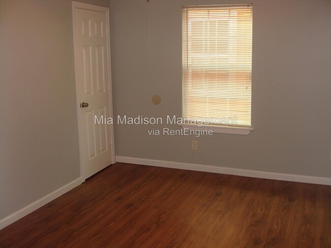 Photo - 319 W 31st St