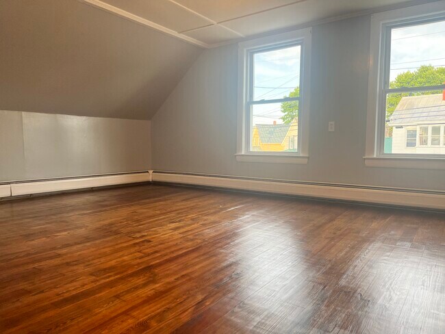 26 Halifax St Unit 2