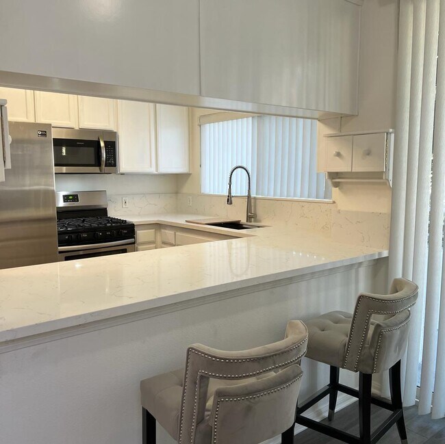 Photo - 10756 Camarillo St