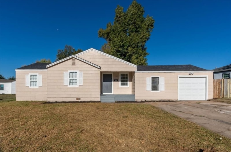 Photo - 900 N Redbud Dr