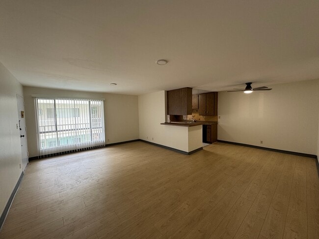 Photo - 5320 Zelzah Ave Unit 208