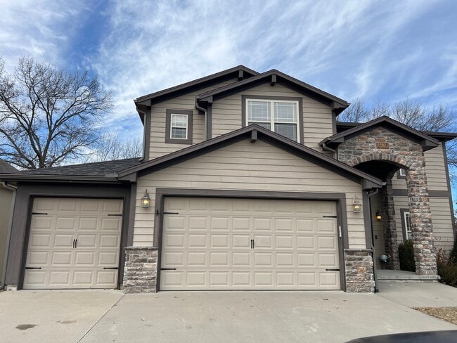 1234 Vivian Dr