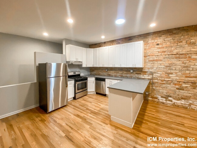 Building Photo - 2452 N Southport Ave Unit 2450