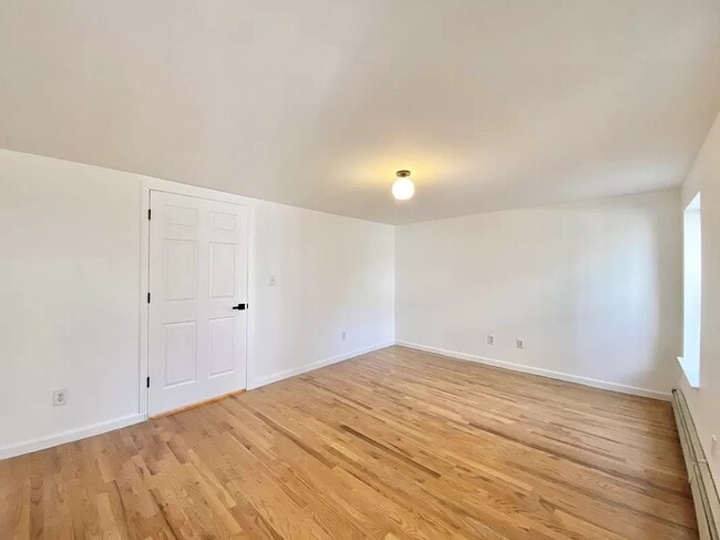 Building Photo - 623 Monroe St