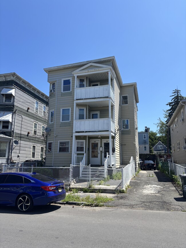 Building Photo - 182 Sheridan St Unit #3 Rental