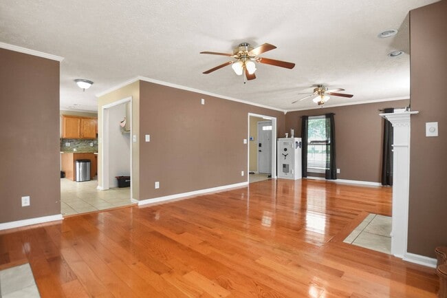 Photo - Pet Friendly Three Bedroom!
