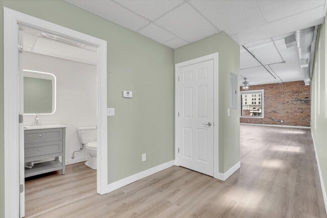 400 N Main St