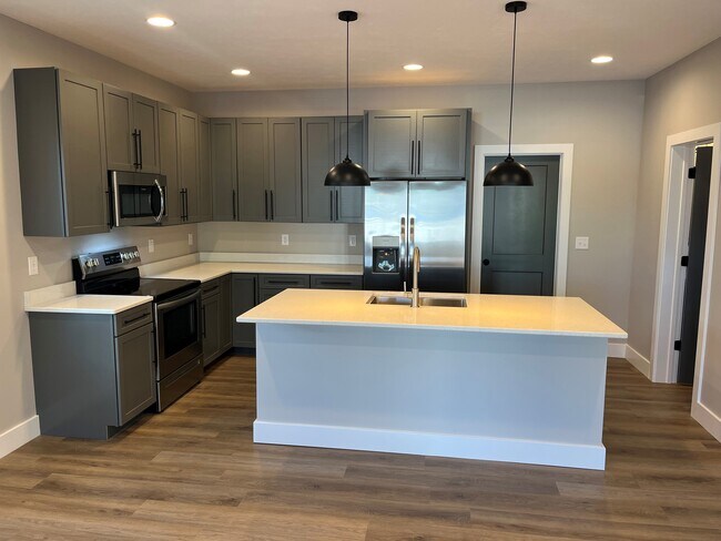 Photo - 601 E Miller Dr