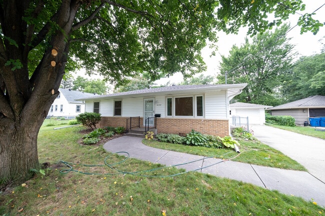 Building Photo - 10132 Wentworth Ave S Rental