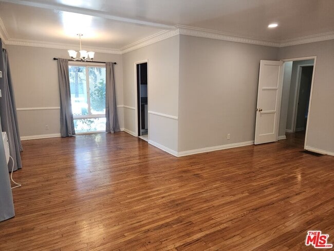 Building Photo - 127 N Clark Dr Rental