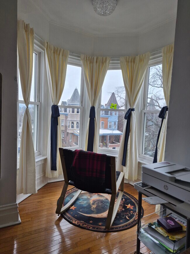 Master Bedroom - 1225 W Walnut St Unit Apt. 2