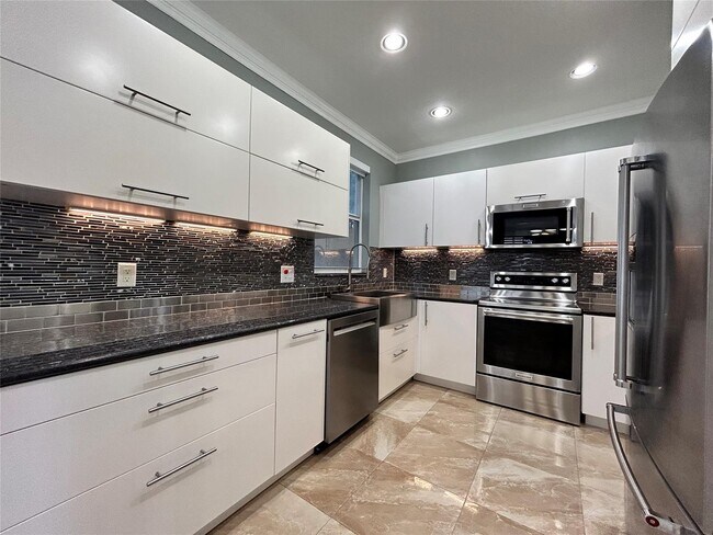 Photo - 604 NW 170th Ter Townhome