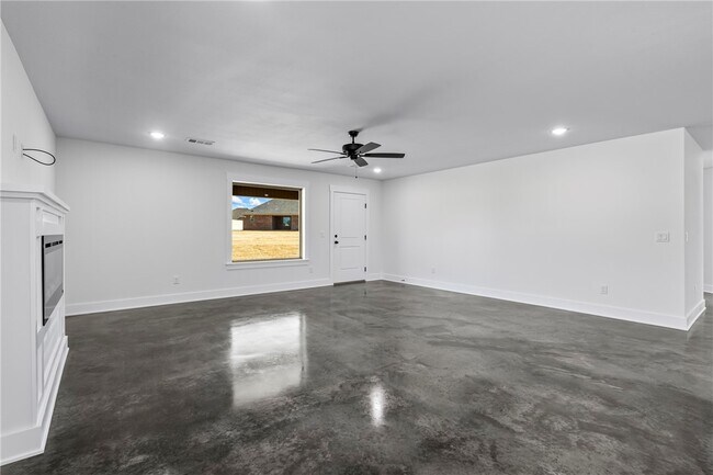 Photo - 86 Watson Ln
