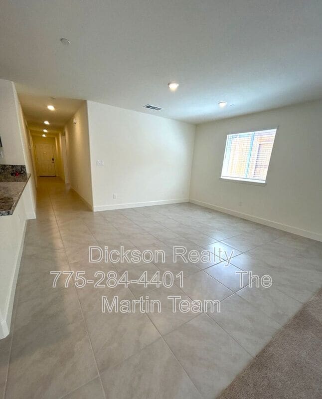 Photo - 904 Cascade Range Dr