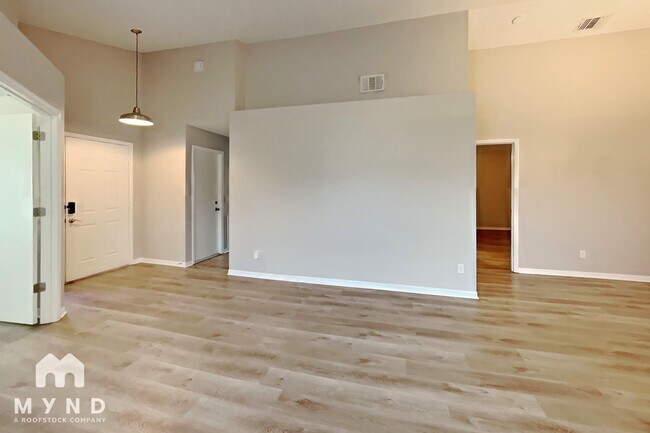Photo - 915 River Wind Ave