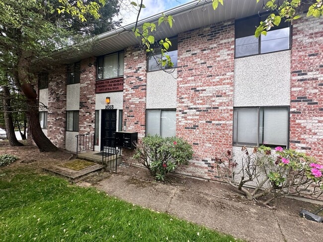 Building Photo - Olympic Vue Apartments Unit 1013  3