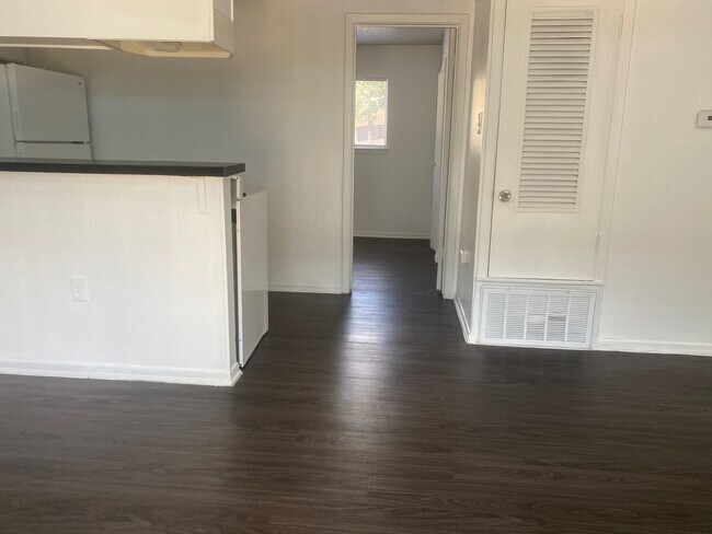 Photo - Great one bedroom in Hyde Park! Unit 108