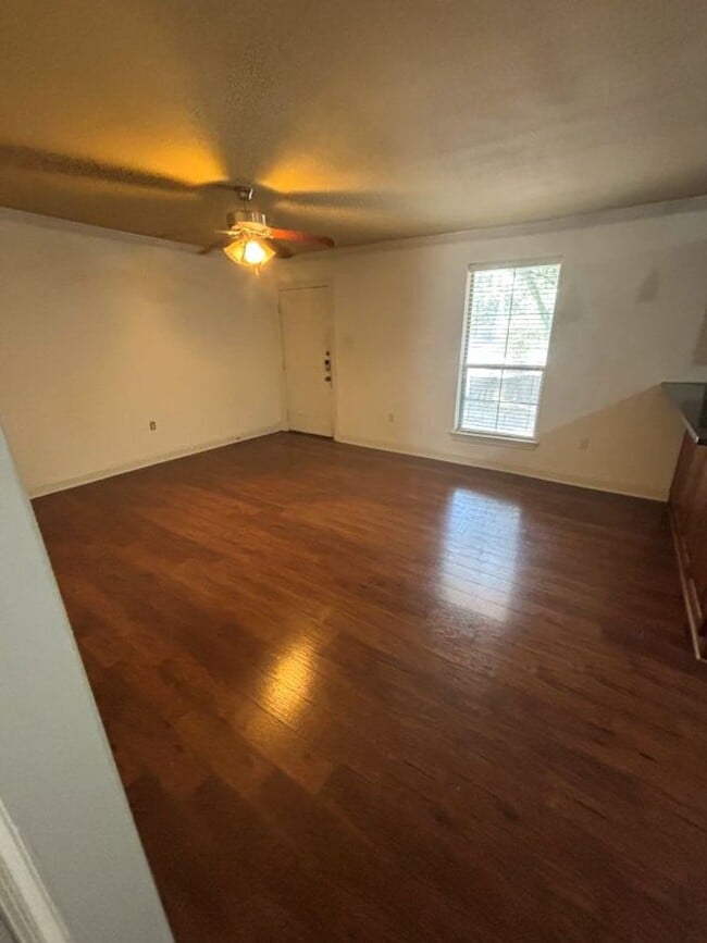Photo - 1290 Park Blvd