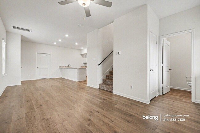 Photo - 203 Marsh Ln