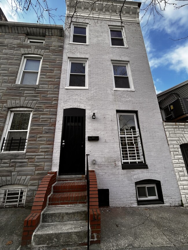 Photo - 897 W Lombard St House