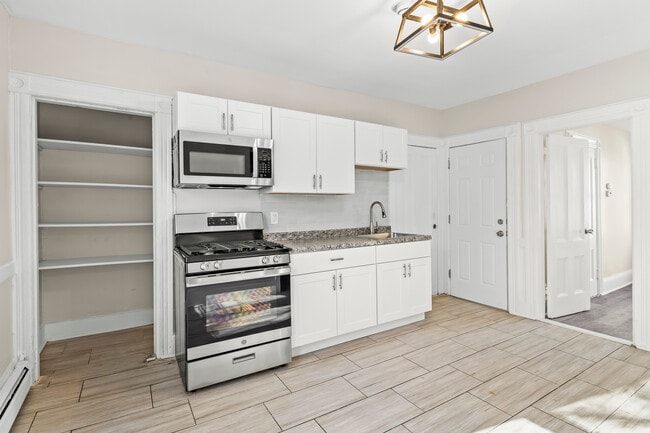 Photo - 202 N 1st St