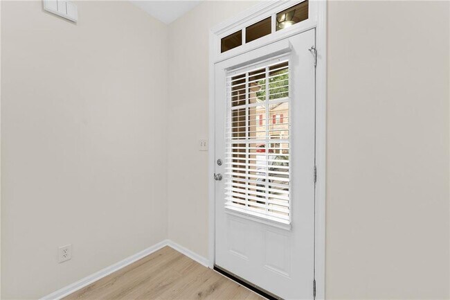 Photo - 318 Knelston Oak Dr NE