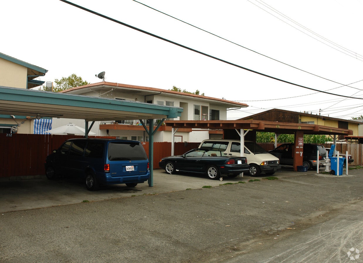 Photo - 200-208 Westwood St