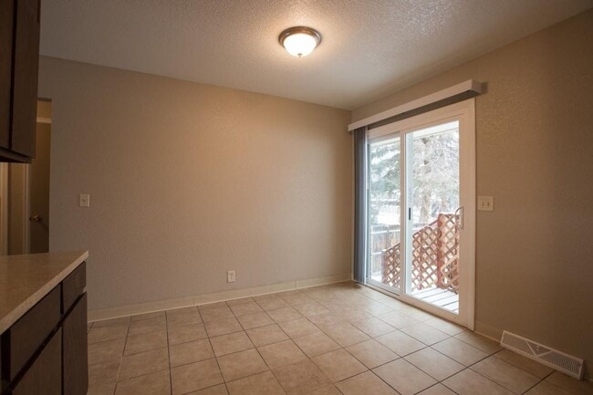 Photo - Students Welcome! Great Location! Unit 2713 Stanford Rd.