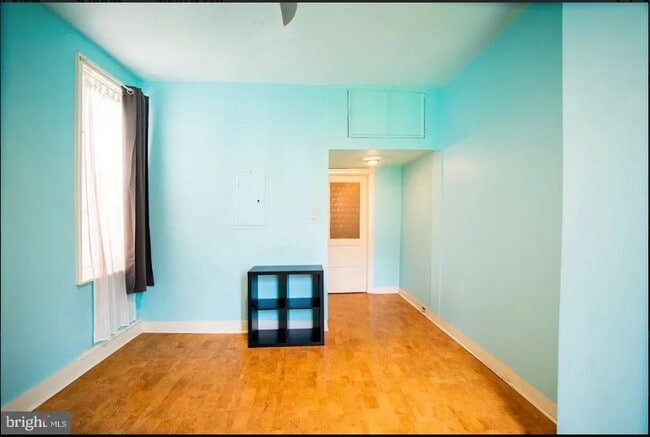main bedroom - 5141-1 Hazel Ave Unit 1F