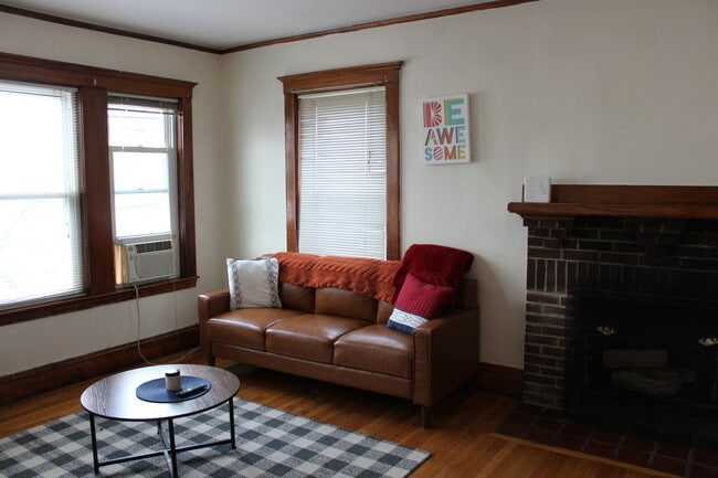 Building Photo - 63 Pinckney St Unit 1